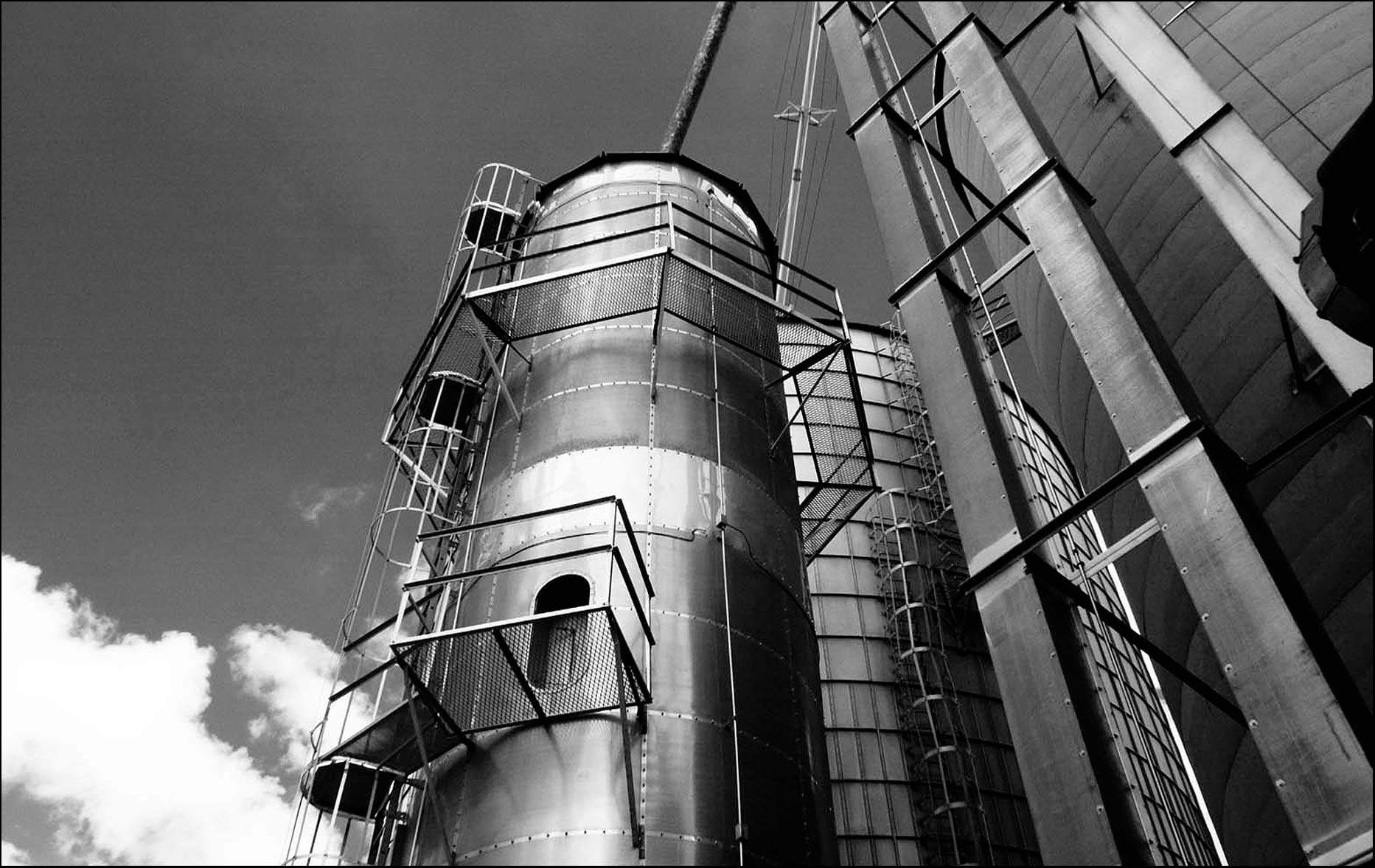 Black and white infrared silos